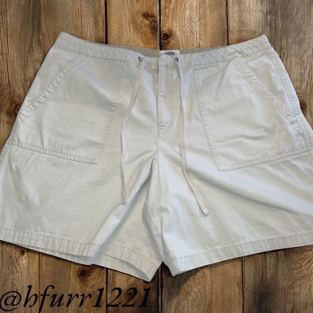 OLD NAVY KHAKI SHORTS SIZE 16